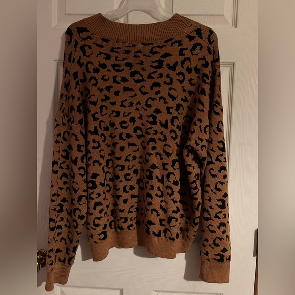 Adora leopard print v neck sweater, plus size 3X, NWT
Super soft - Picture 2 of 4